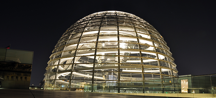 Mergers & Acquisitions, Compraventa de empresas