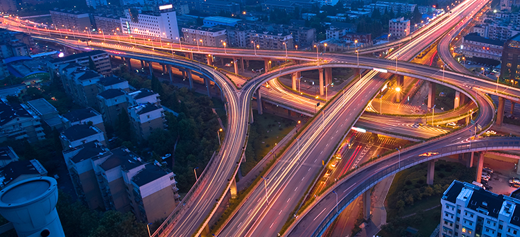 Mergers & Acquisitions, Compraventa de empresas