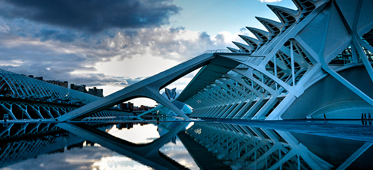 Mergers & Acquisitions, Compraventa de empresas