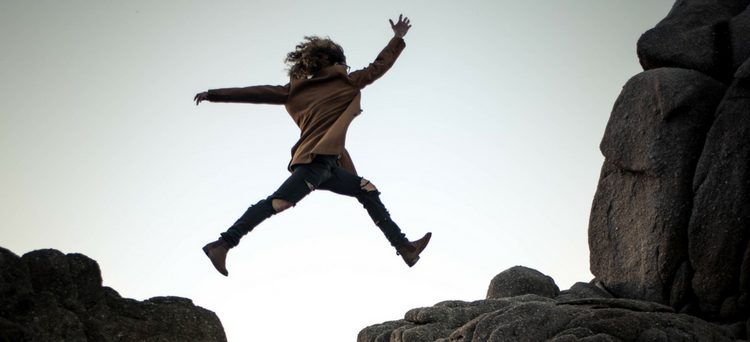 Risk arbitrage and cross-border M&A