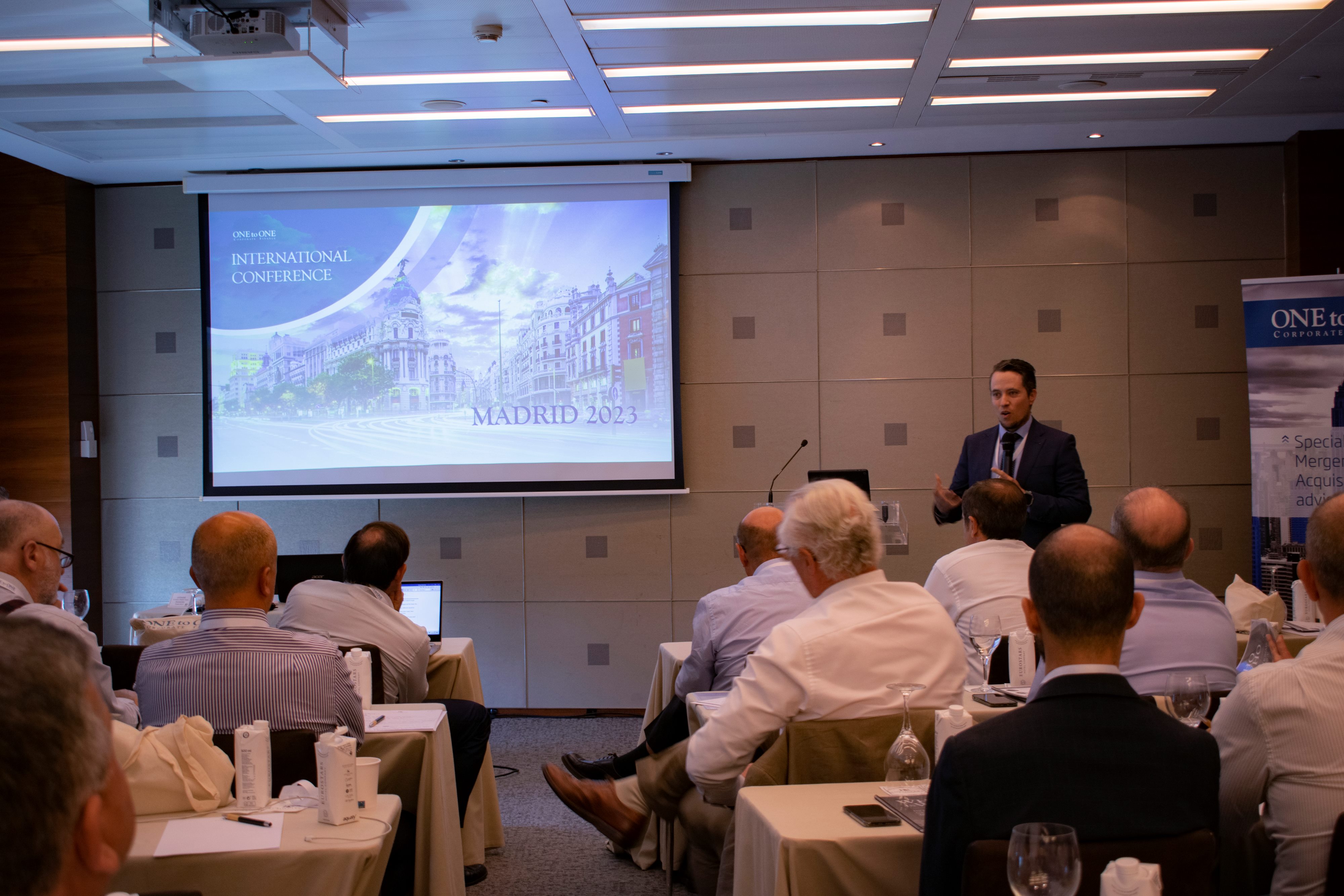 Simón R. Barth en la conferencia internacional de ONEtoONE