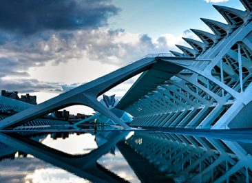 Mergers & Acquisitions, Compraventa de empresas