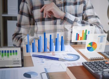 businesspeople-working-in-finance-and-accounting-analyze-financi_ccexpress