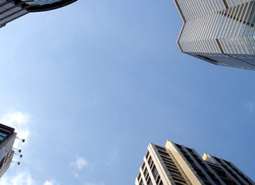 Mergers & Acquisitions, Compraventa de empresas