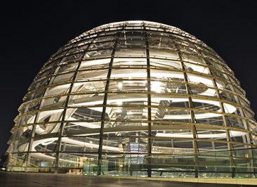 Mergers & Acquisitions, Compraventa de empresas