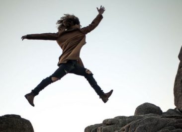 Risk arbitrage and cross-border M&A