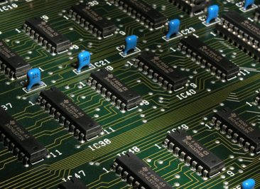 Mergers & Acquisitions, Compraventa de empresas