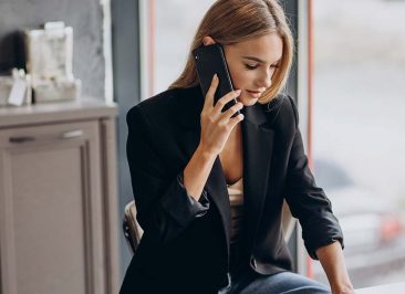 young-business-woman-sworking-on-laptop